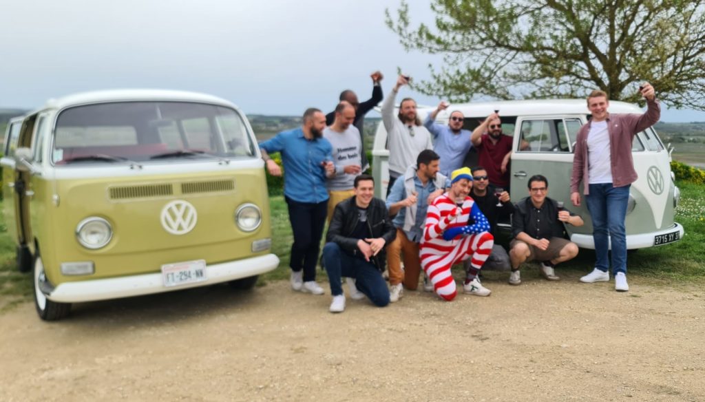 wine tour en combi avec vintage Camper Touraine pour l'EVJG d'Olivier