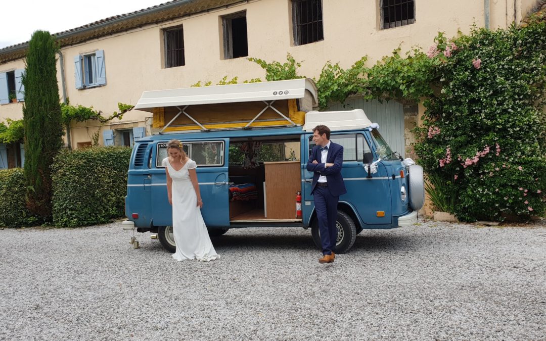 Mariage bohème en voiture de collection