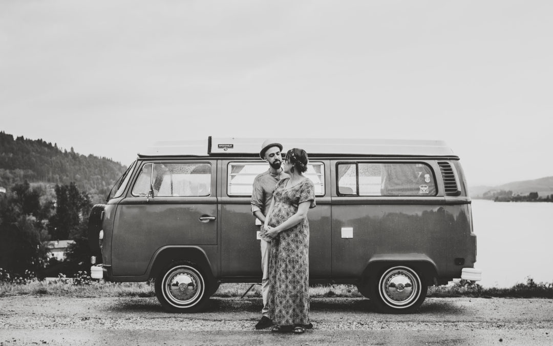 Un Combi Vintage Camper pour une Séance Photographique
