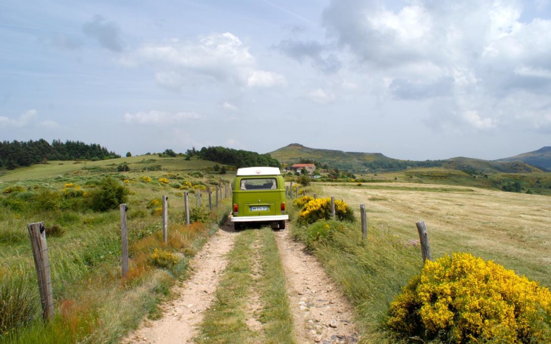 Votre hôtel à 4 roues avec nos combi Volkswagen Vintage camper Ardèche