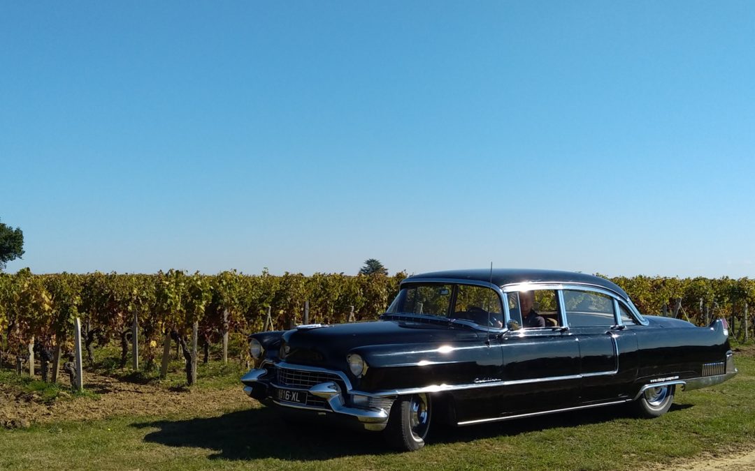 Location Cadillac Fleetwood 1955 – Vintage Camper Bordeaux