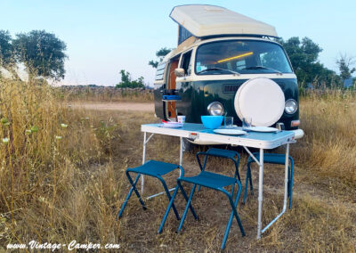Son van pour des vacances inoubliables ! vintage camper corse