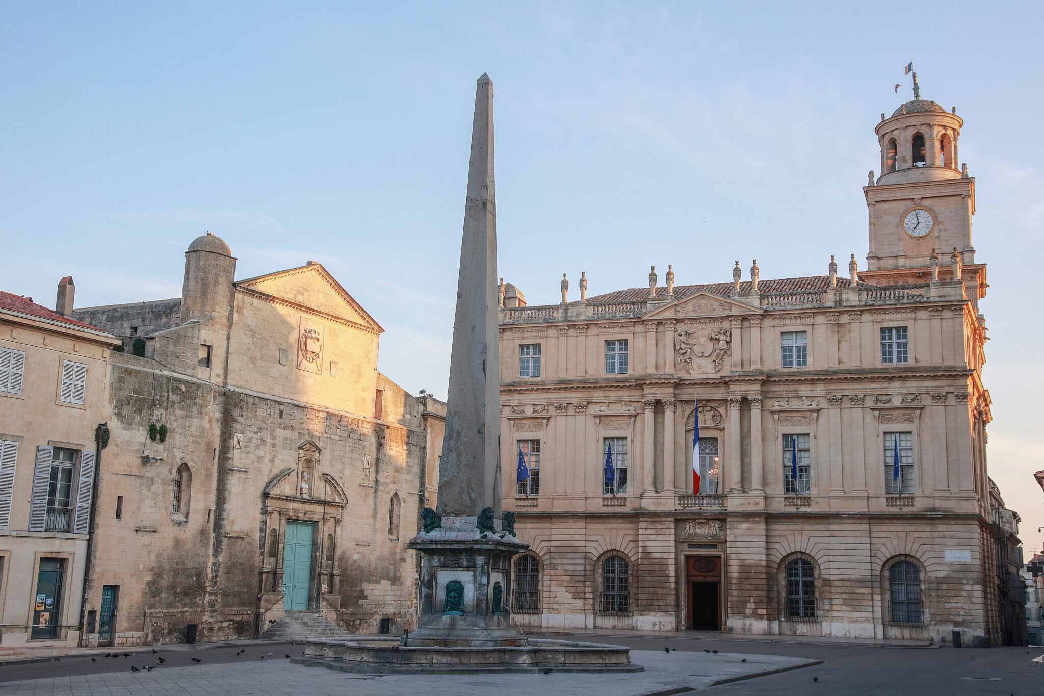 Arles au petit matin