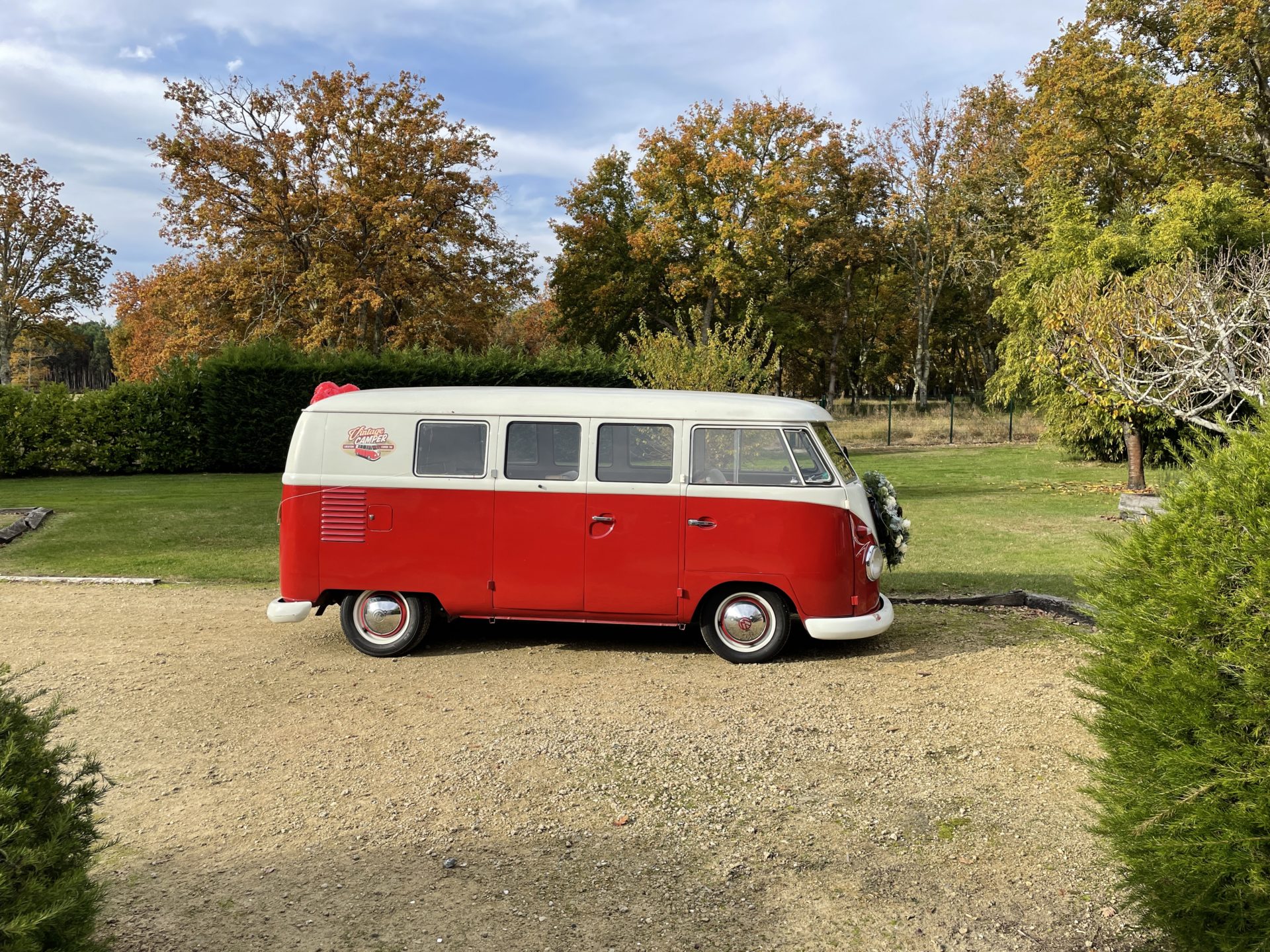 Mariage a la ferme d Enchon avec un combi Vintage Camper Bordeaux Vintage Camper